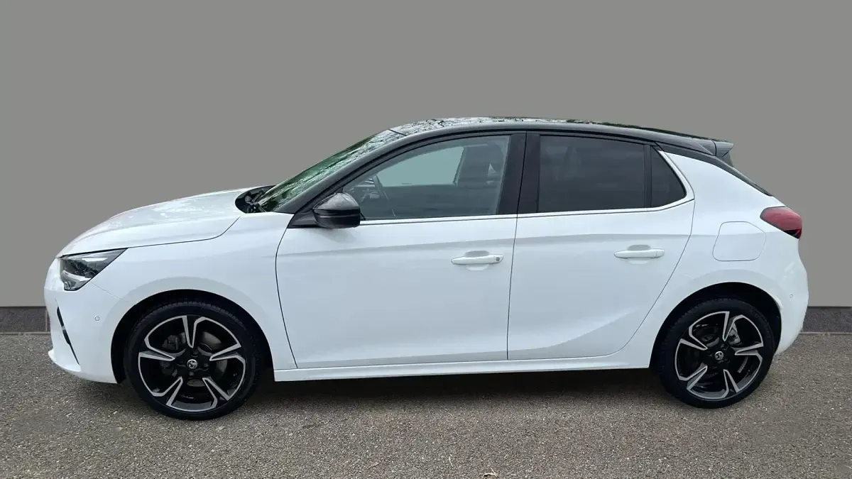 Second-hand Vauxhall Corsa Edition 100 CP (73 kW) 2022 Alb Hatchback