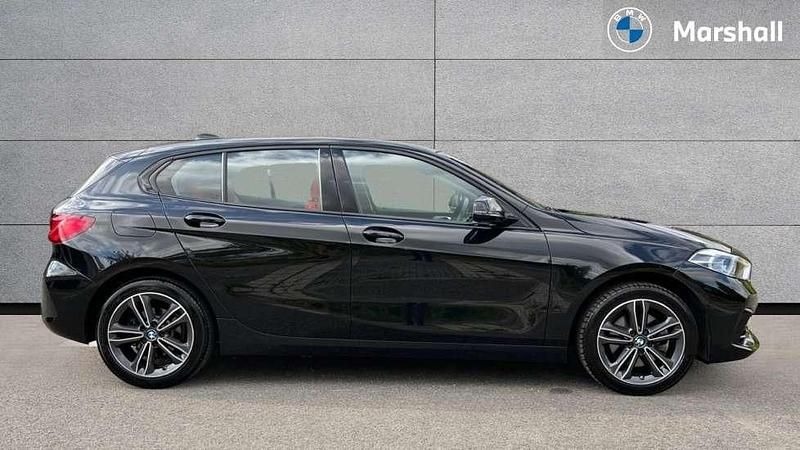 Used BMW 118 Sport Line 136 HP (100 kW) 2021 Black sapphire  Hatchback