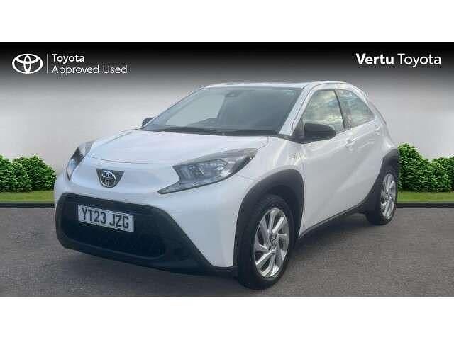 Used Toyota Aygo X PURE 72 HP (52 kW) 2023 White SUV