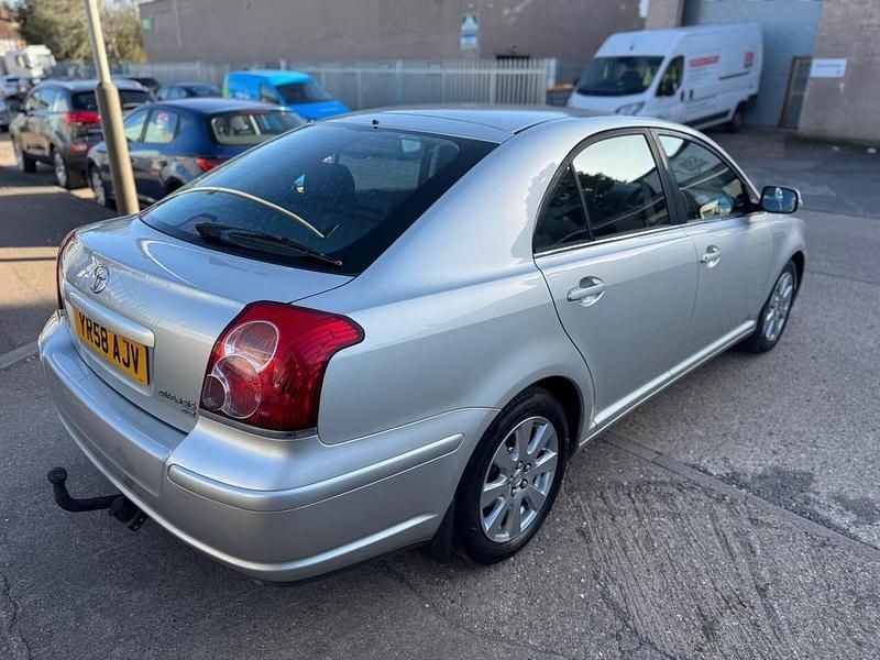 Used Toyota Avensis 129 HP (94 kW) 2008 Silver Hatchback