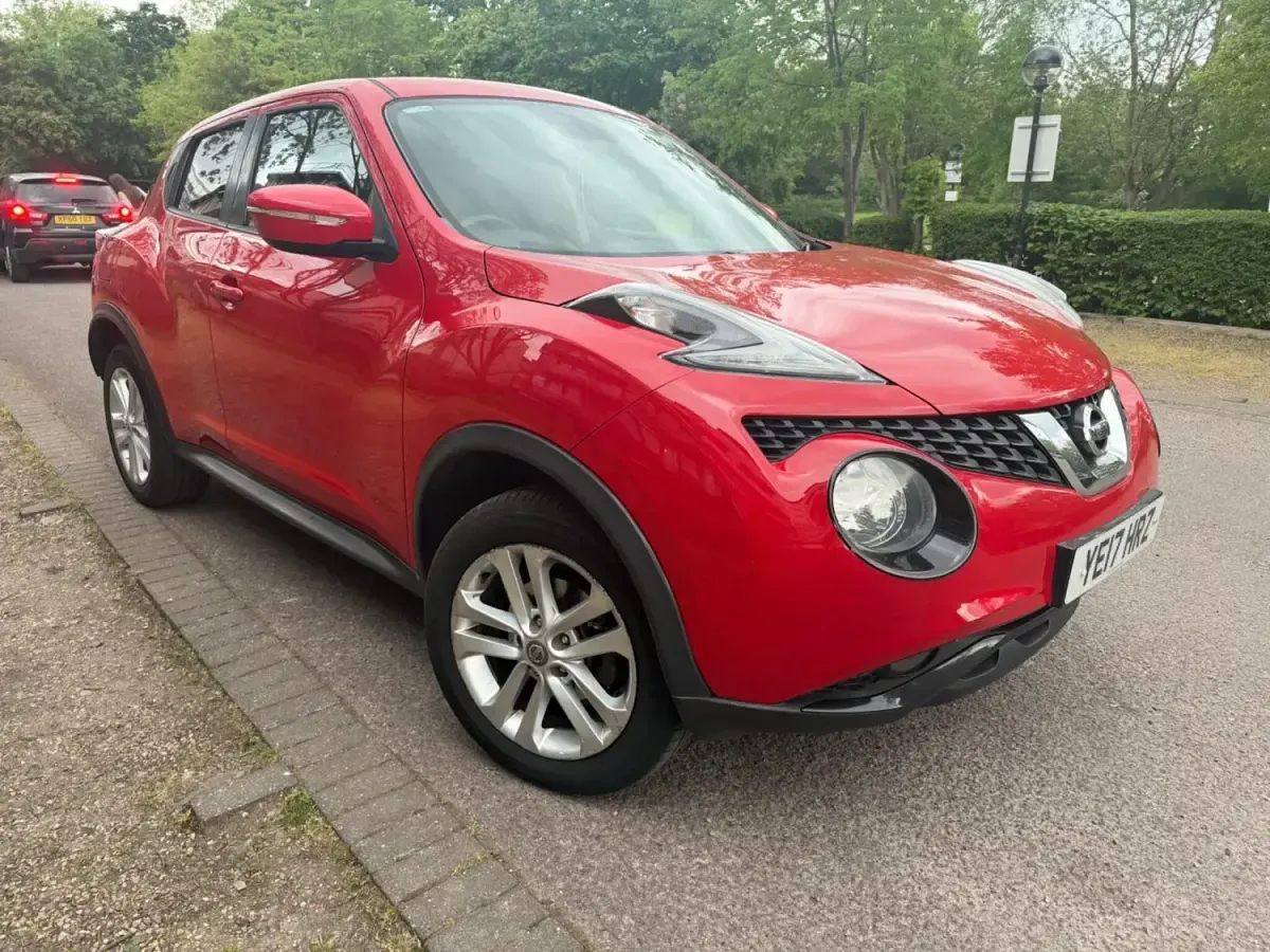 Usado Nissan Juke Acenta 110 HP (80 kW) 2017 Vermelho SUV