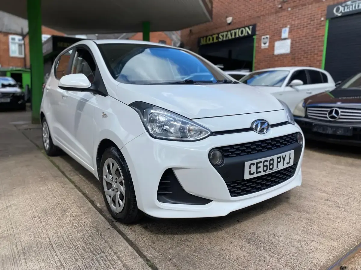Used Hyundai i10 SE 87 HP (63 kW) 2018 White Hatchback