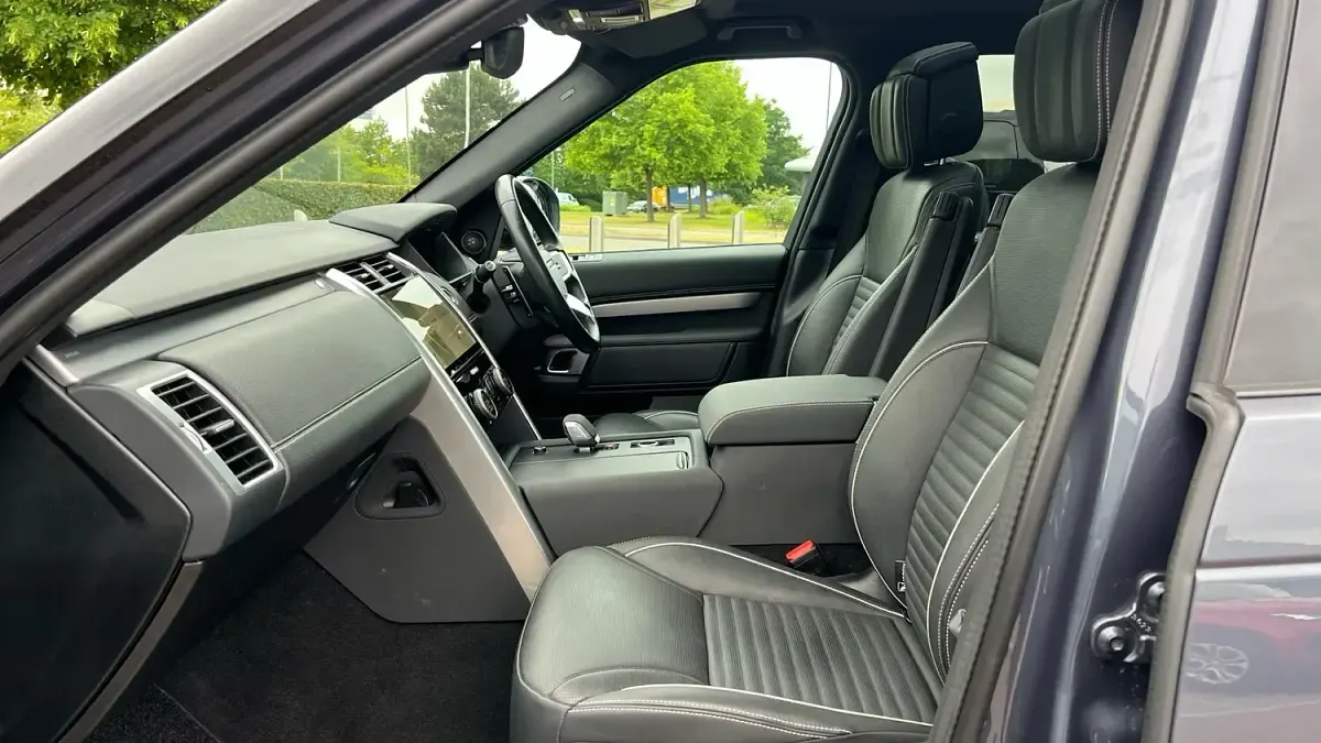 Used Land Rover Discovery 5 HSE Dynamic 2024 Blue SUV