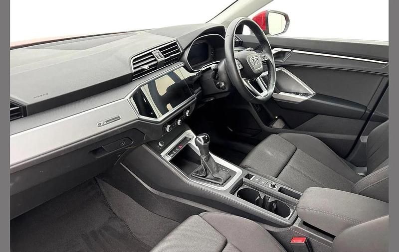 Używany Audi Q3 Sport 150 KM (110 kW) 2022 Czerwony SUV