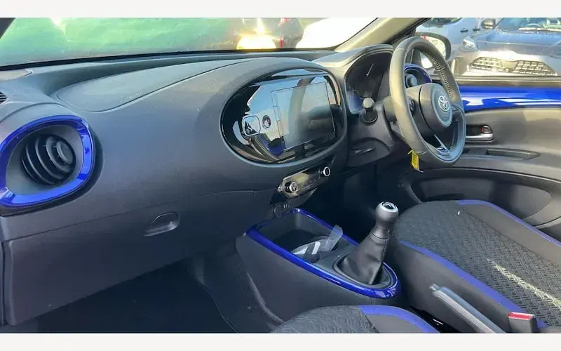 Used Toyota Aygo X 72 HP (52 kW) 2025 Blue SUV