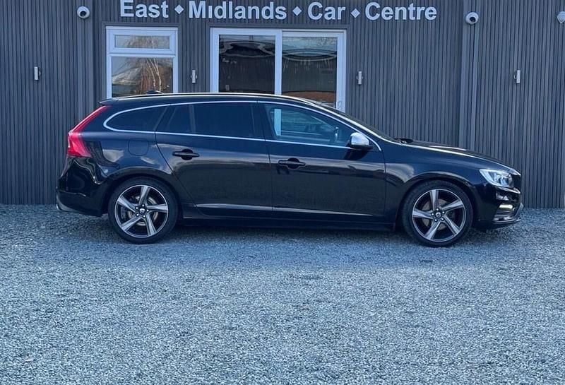 Used Volvo V60 R-Design 181 HP (133 kW) 2014 Black Estate