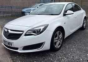Second-hand Vauxhall Insignia Design Edition 170 CP (125 kW) 2017 Alb Hatchback