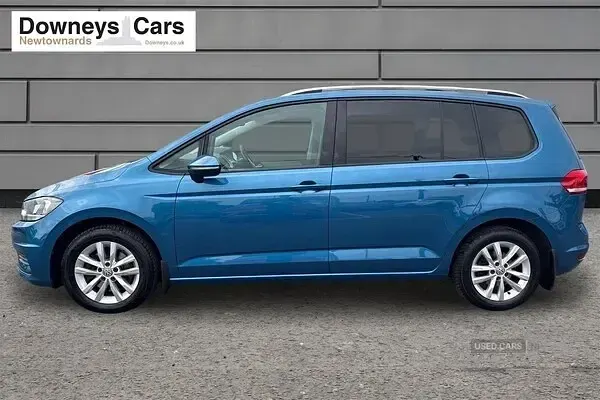 Used VW Touran SE 110 HP (80 kW) 2017 Blue MPV