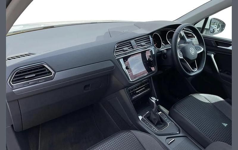 Używany VW Tiguan Active 150 KM (110 kW) 2022 Biały SUV
