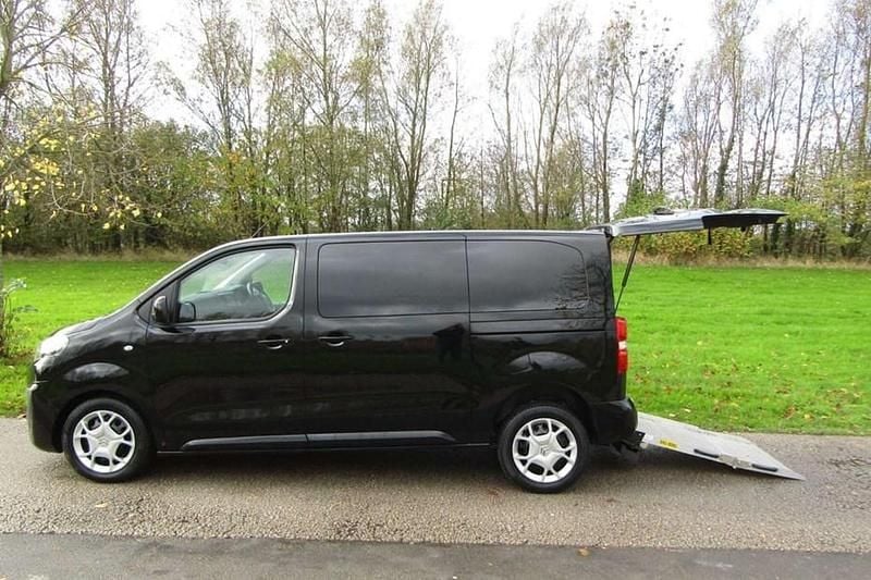 Black Used 2023 Citroën Spacetourer Business Class MPV | £21,495 (Fair price) - Image 1/1