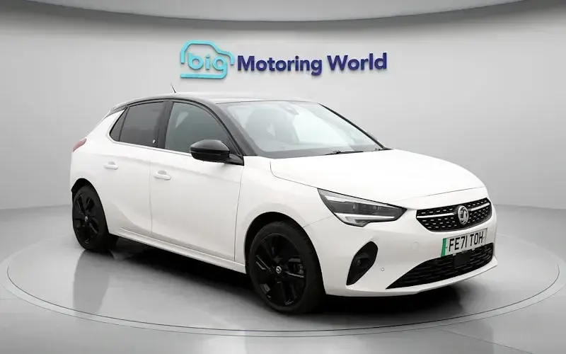 Used Vauxhall Corsa-e Elite 100 kW (136 HP) 2020 White Hatchback
