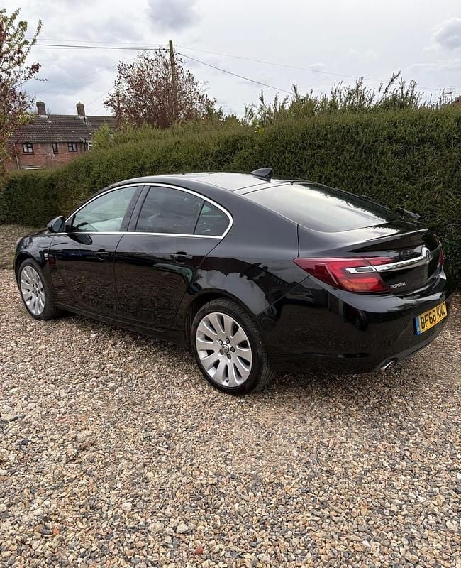 Second-hand Vauxhall Insignia Elite 2016 Negru Hatchback