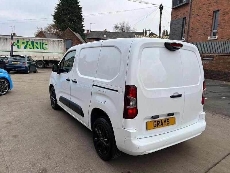 White Used 2020 Citroën Berlingo MPV | £10,989 (Good price) - Image 1/4