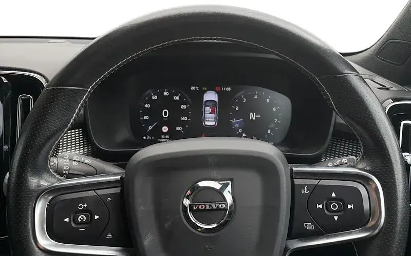 Used Volvo XC40 R-Design 163 HP (119 kW) 2020 Black SUV