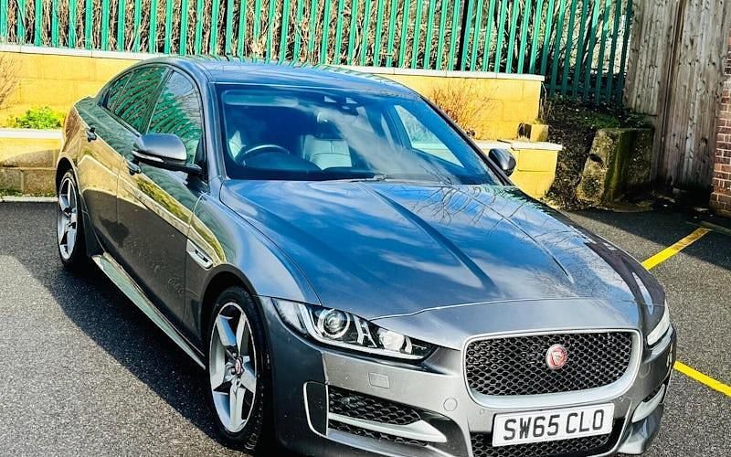 Used Jaguar XE R-Sport 179 HP (131 kW) 2019 Sedan