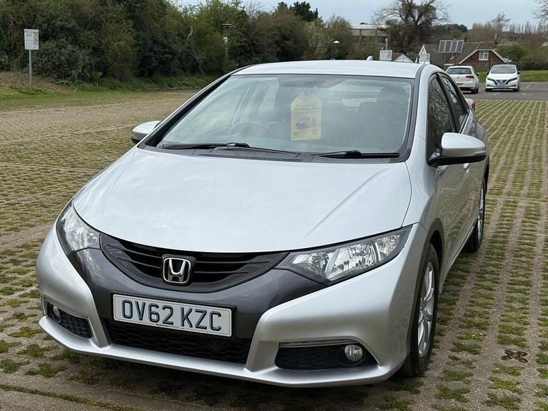 Begagnad Honda Civic EX 142 HK (104 kW) 2012 Silver Halvkombi