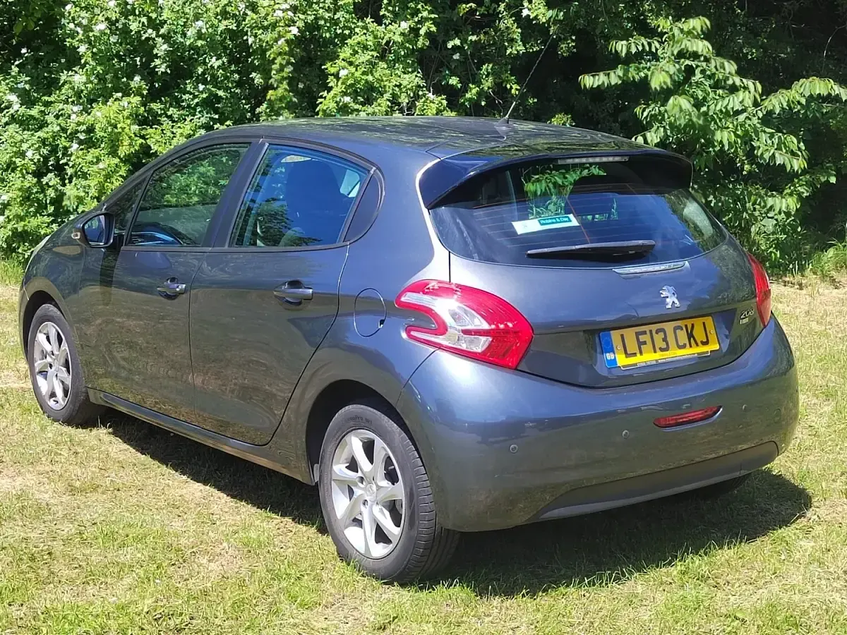 Used Peugeot 208 Active 67 HP (49 kW) 2013 Grey Hatchback