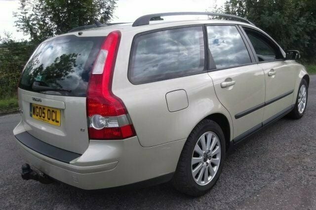 Used 2005 Volvo V50 Estate | £2,695 (A bit pricey) - Image 1/4