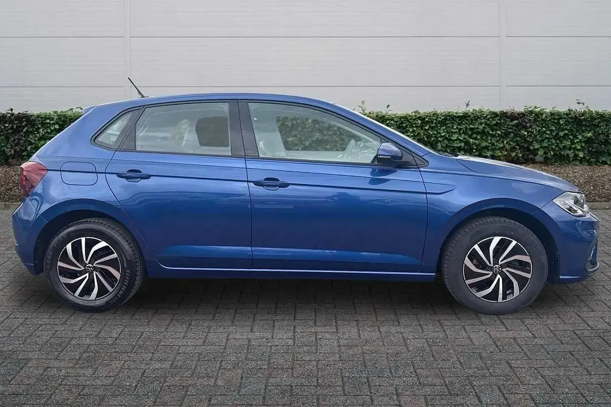 Used VW Polo Life 80 HP (58 kW) 2022 Blue Hatchback