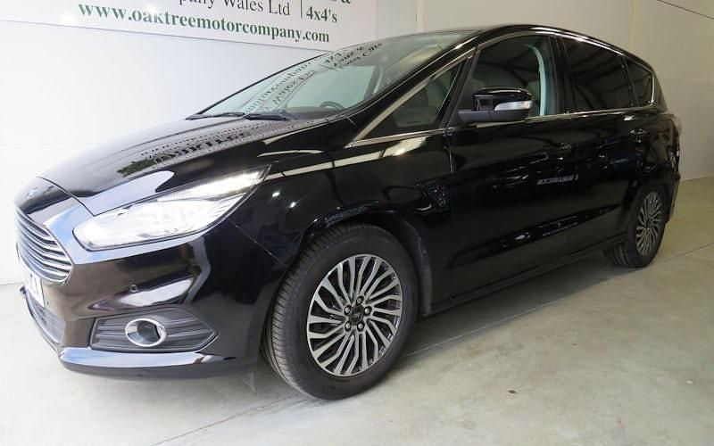 Used Ford S-MAX Titanium 150 HP (110 kW) 2019 Black MPV