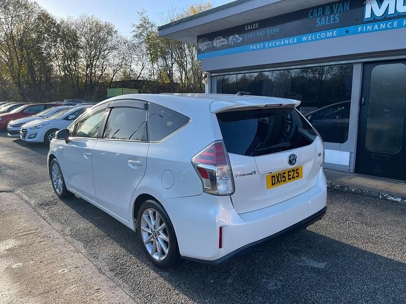 Used Toyota Prius 122 HP (89 kW) 2022 White Hatchback