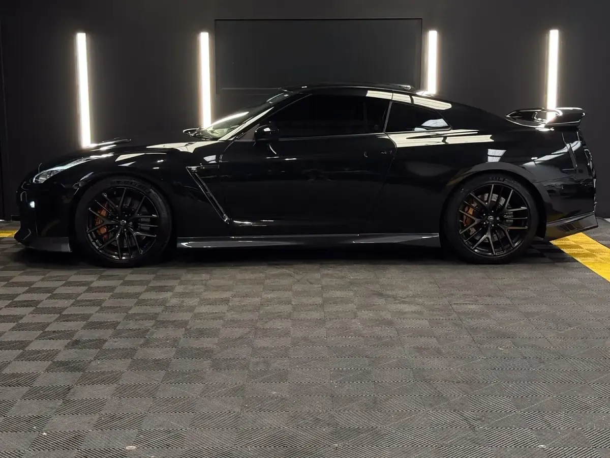 Used Nissan GT-R Recaro 570 HP (419 kW) 2017 Black Coupe