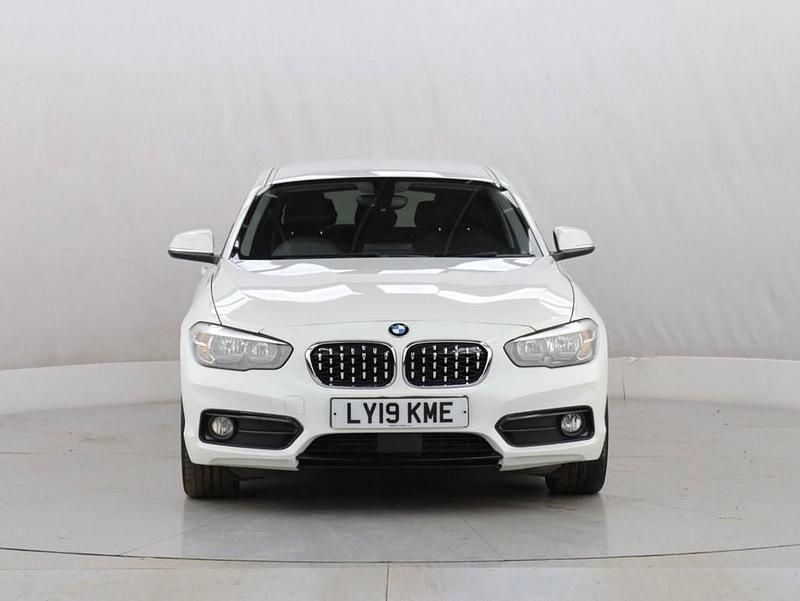 Used BMW 118 Sport Line 136 HP (100 kW) 2019 White Hatchback