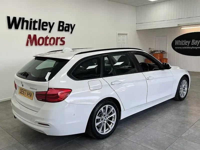 Używany BMW 320 Comfort Edition 2017 Biały Kombi