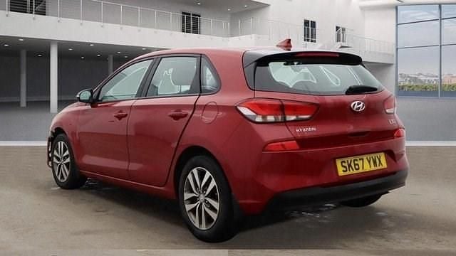 Used Hyundai i30 SE 120 HP (88 kW) 2017 Red Hatchback