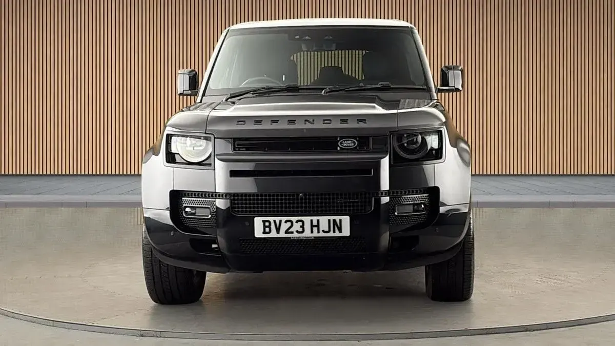 Used Land Rover Defender HSE Dynamic 250 HP (183 kW) 2023 Storm grey SUV