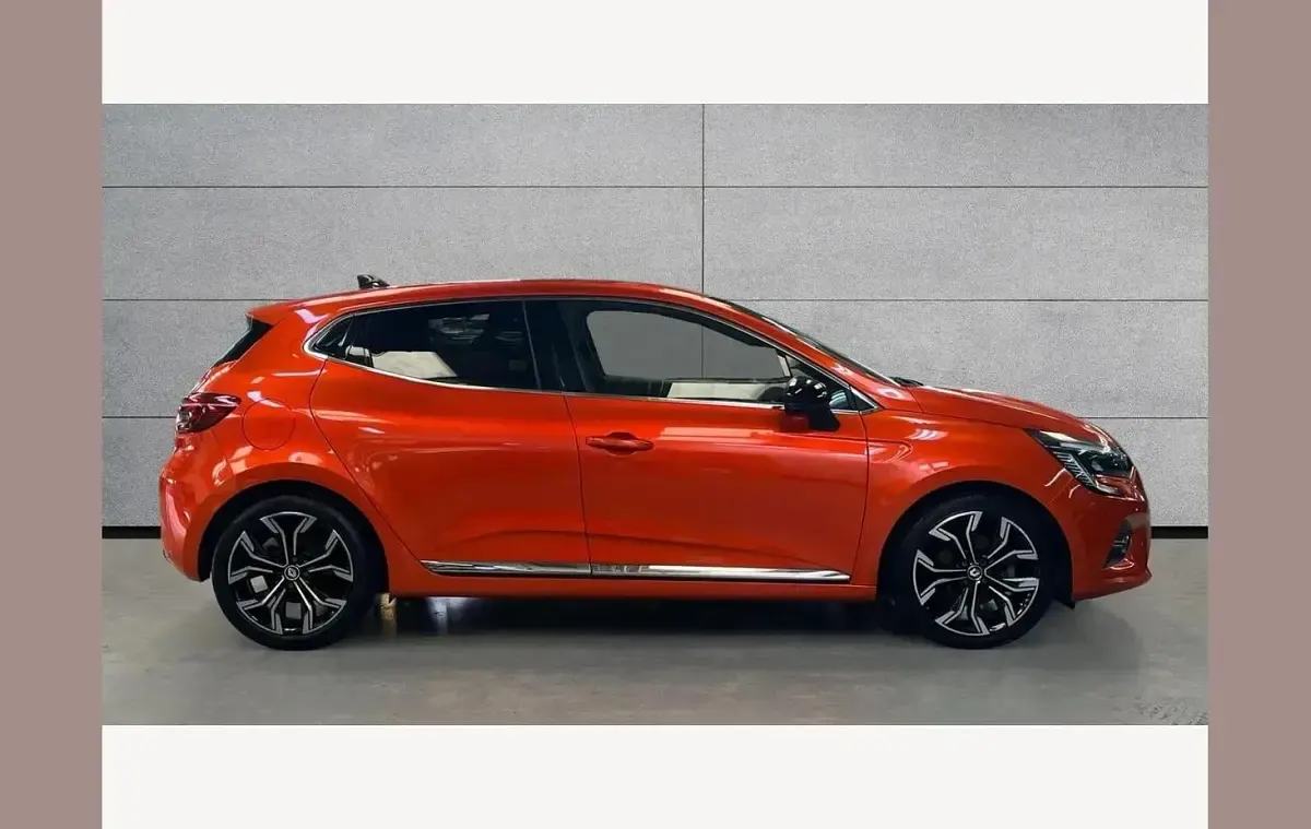 Used Renault Clio Techno 143 HP (105 kW) 2023 Orange Hatchback