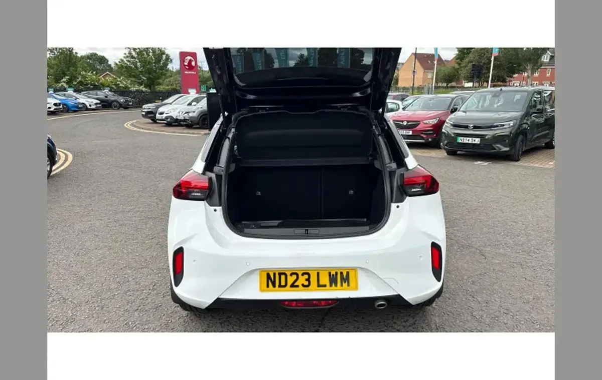 Used Vauxhall Corsa 101 HP (74 kW) 2023 White Hatchback