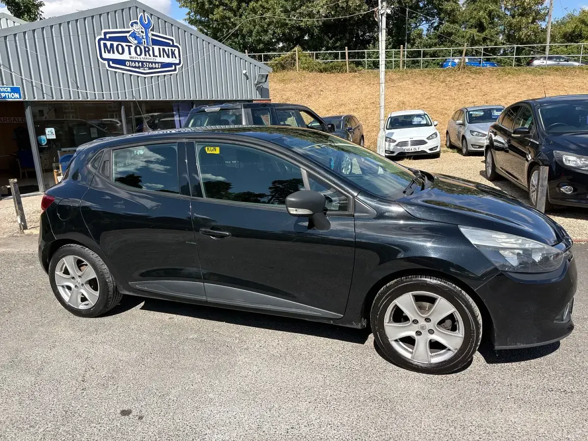 Used Renault Clio Play 75 HP (55 kW) 2016 Black Hatchback