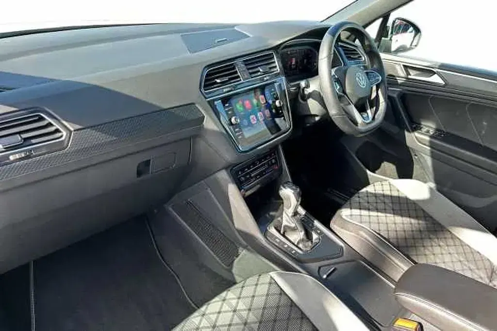 Usado VW Tiguan R-line 150 HP (110 kW) 2022 Branco SUV