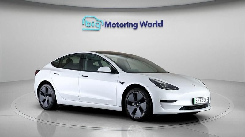 White Used 2022 Tesla Model 3 RWD Sedan | £18,500 (Fair price) - Image 1/4