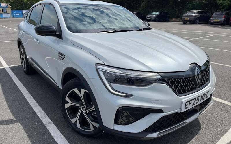 Id metallic pearl white New 2025 Renault Arkana Techno SUV | £23,250 - Image 1/4