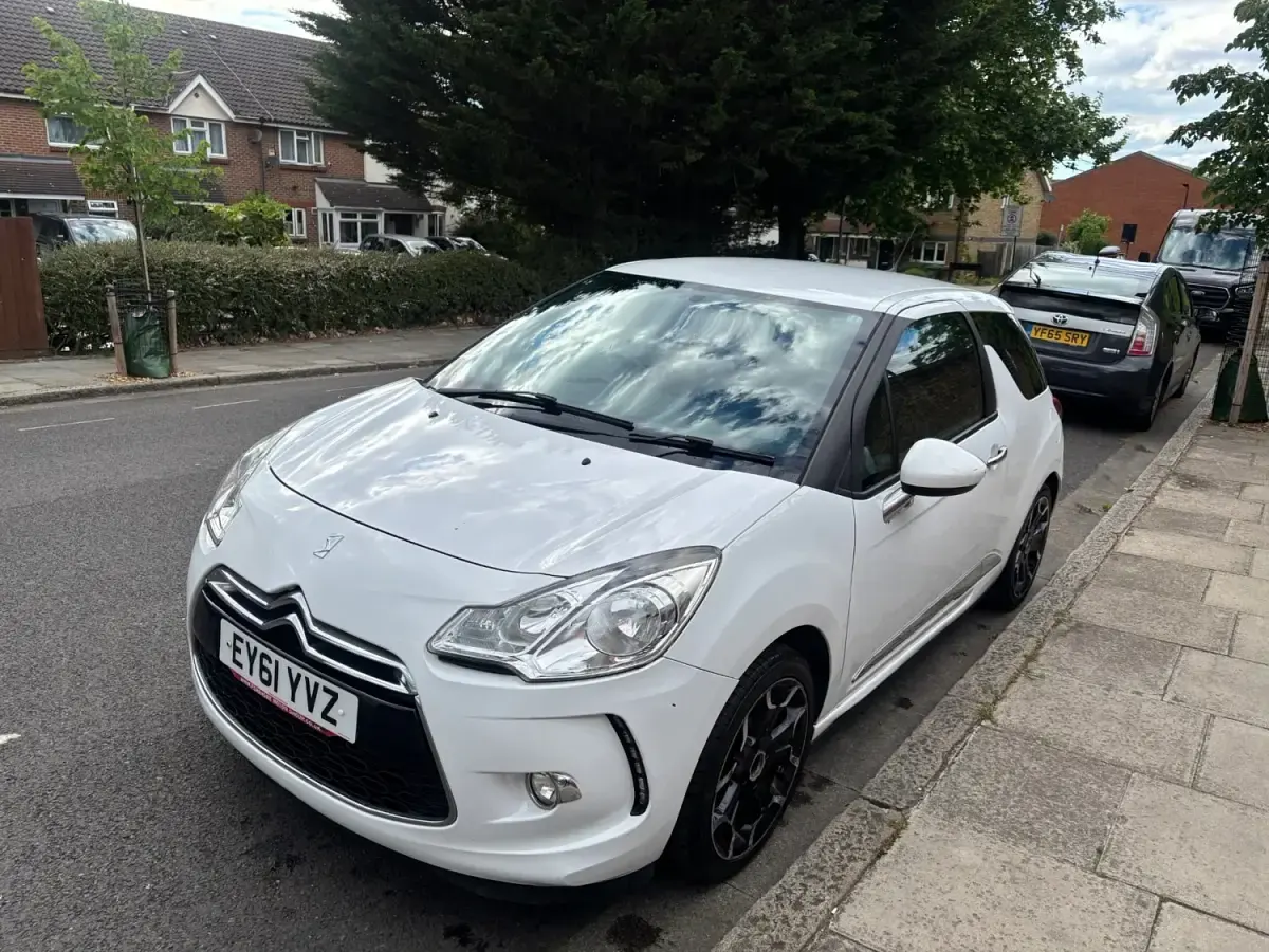 Used Citroën DS3 120 HP (88 kW) 2011 White Hatchback