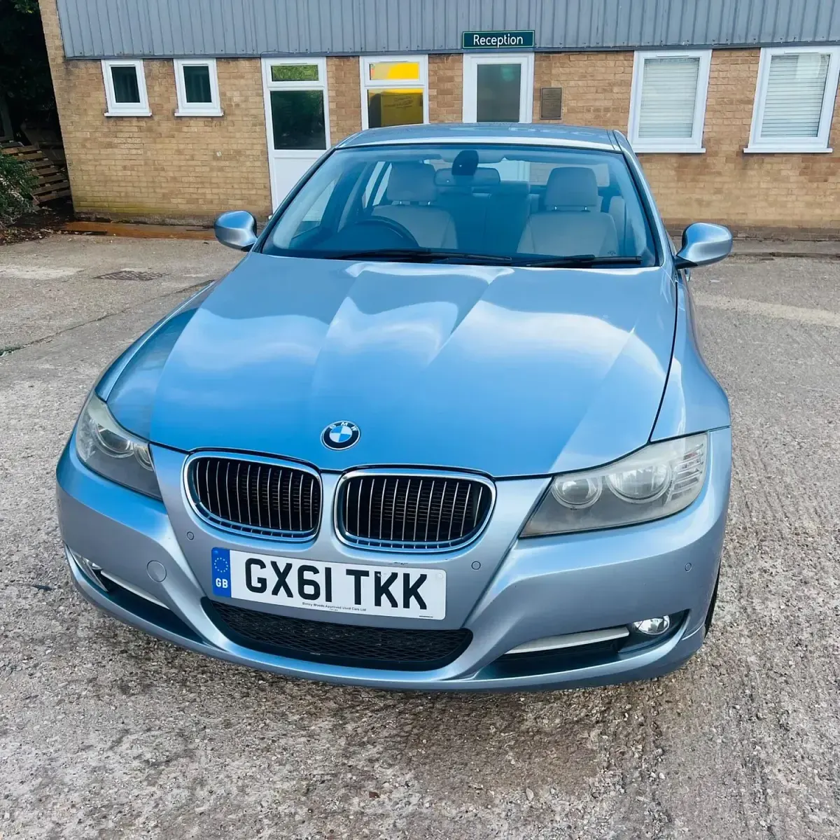 Used BMW 318 Exclusive 140 HP (102 kW) 2011 Blue Sedan