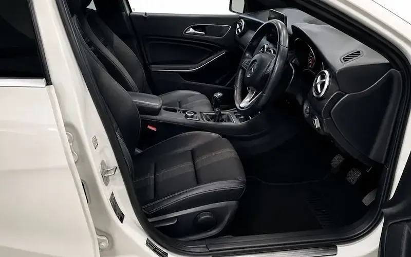 Used Mercedes A200 Sport Edition 136 HP (100 kW) 2018 White Hatchback