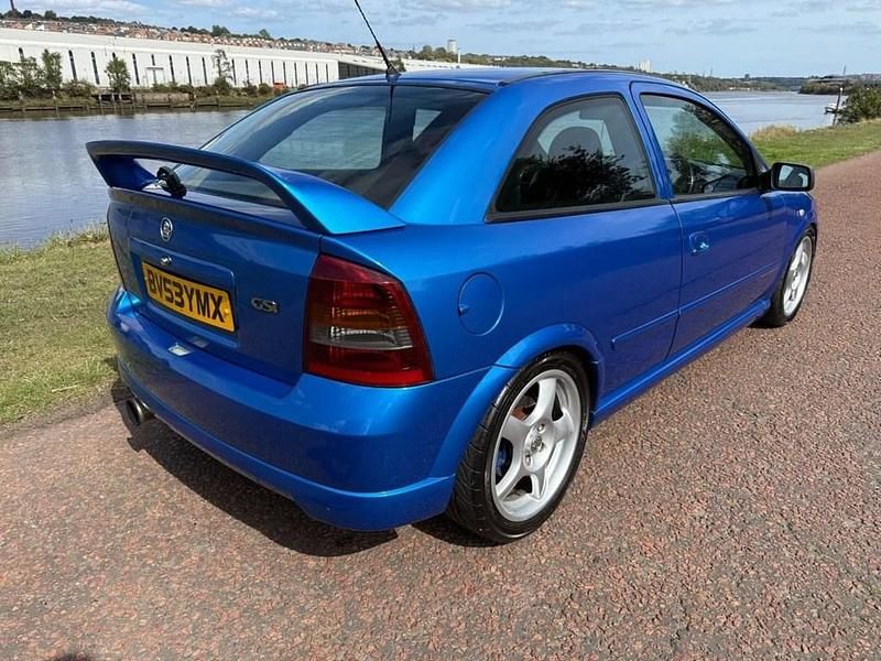 Used Vauxhall Astra 196 HP (144 kW) 2003 Blue Hatchback