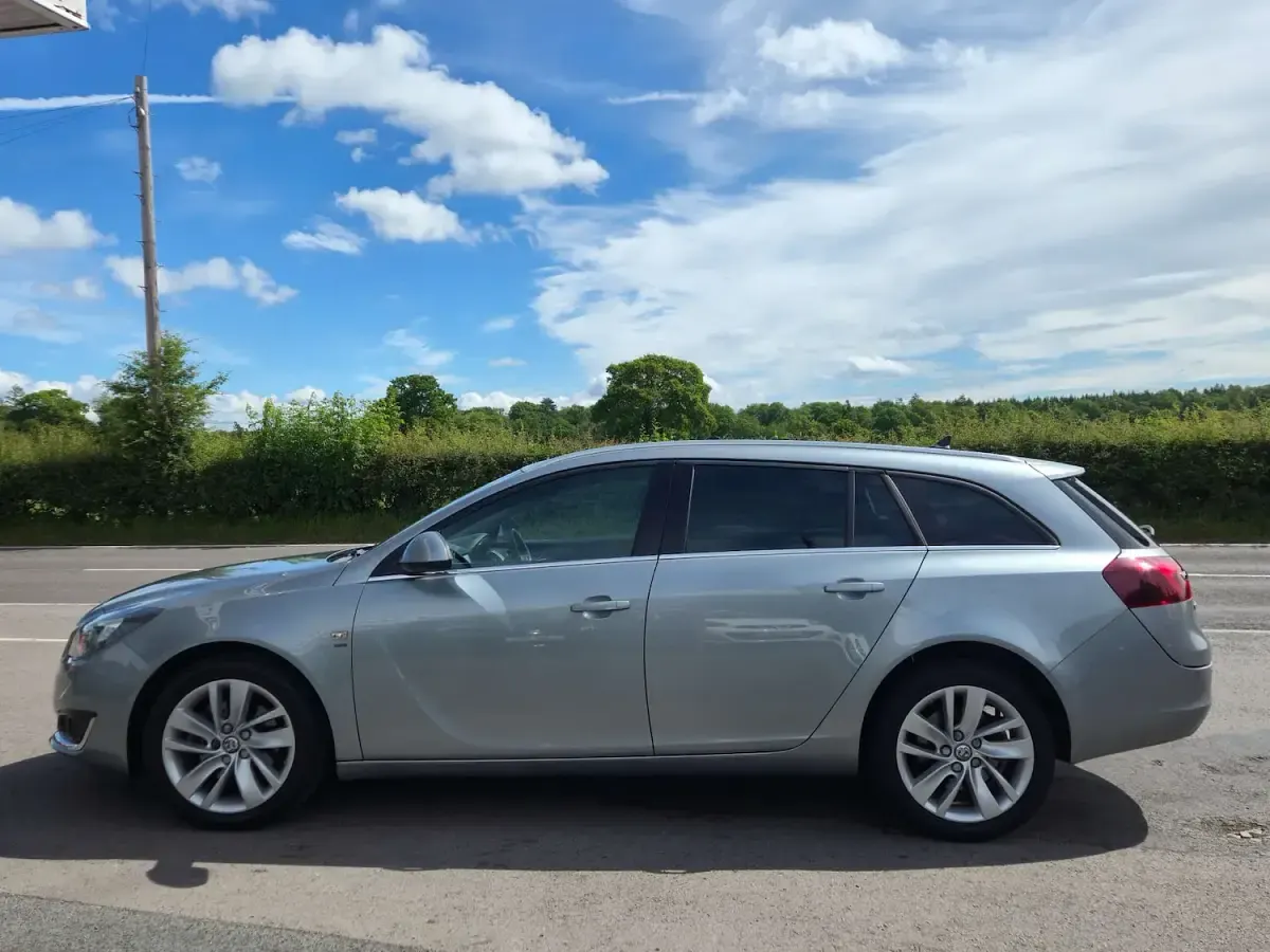 Used Vauxhall Insignia SRi 163 HP (119 kW) 2016 Silver Estate
