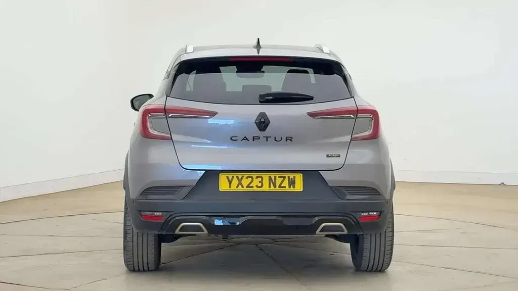 Begagnad Renault Captur Bose Edition 142 HK (104 kW) 2023 Grå SUV
