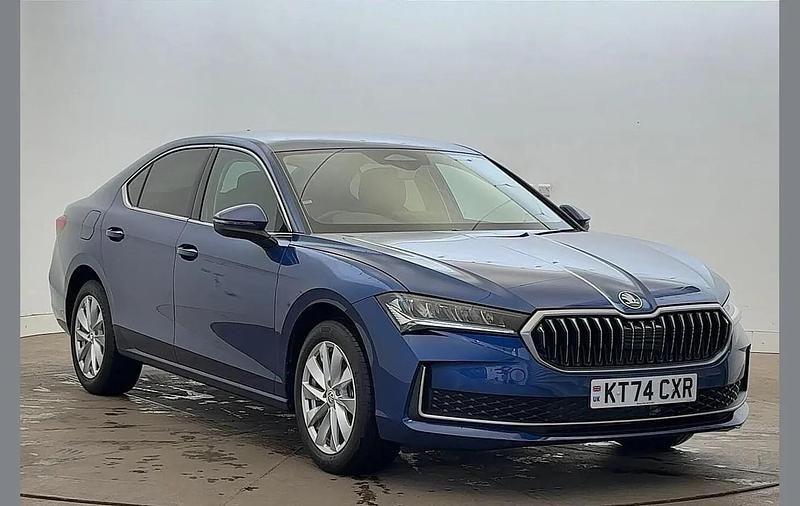 Cobalt blue metallic Used 2025 Skoda Superb SE Technology Hatchback | £25,495 (Fair price) - Image 1/4