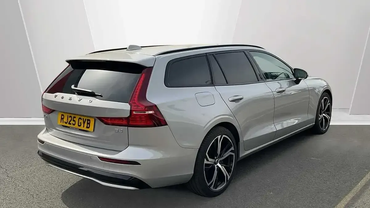 Usado Volvo V60 Plus 2025 Prateado Carrinha
