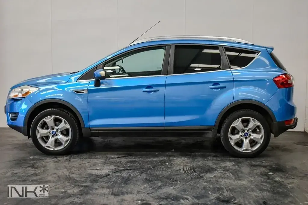 Usado Ford Kuga Zetec 136 HP (100 kW) 2009 Azul SUV