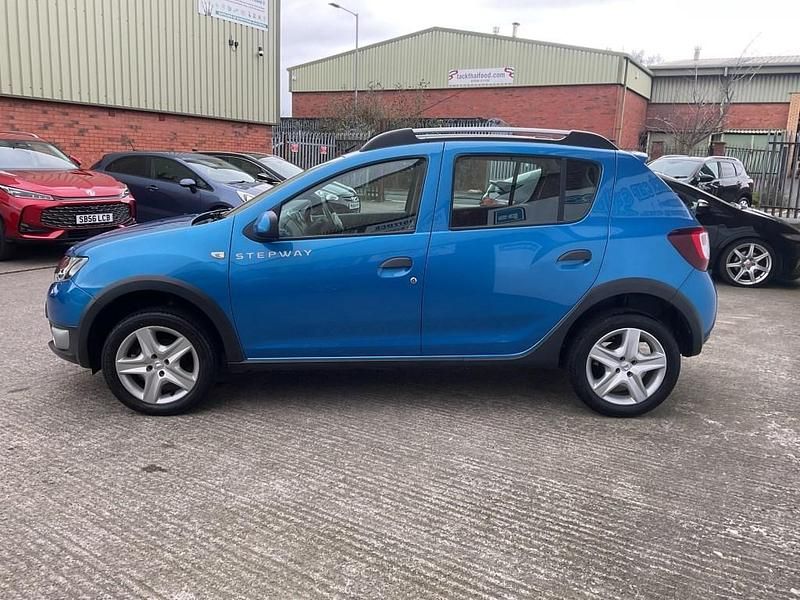 Used Dacia Sandero Lauréate 90 HP (66 kW) 2015 Blue Hatchback