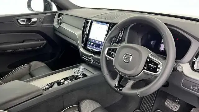 Używany Volvo XC60 Plus 247 KM (181 kW) 2024 Czarny SUV