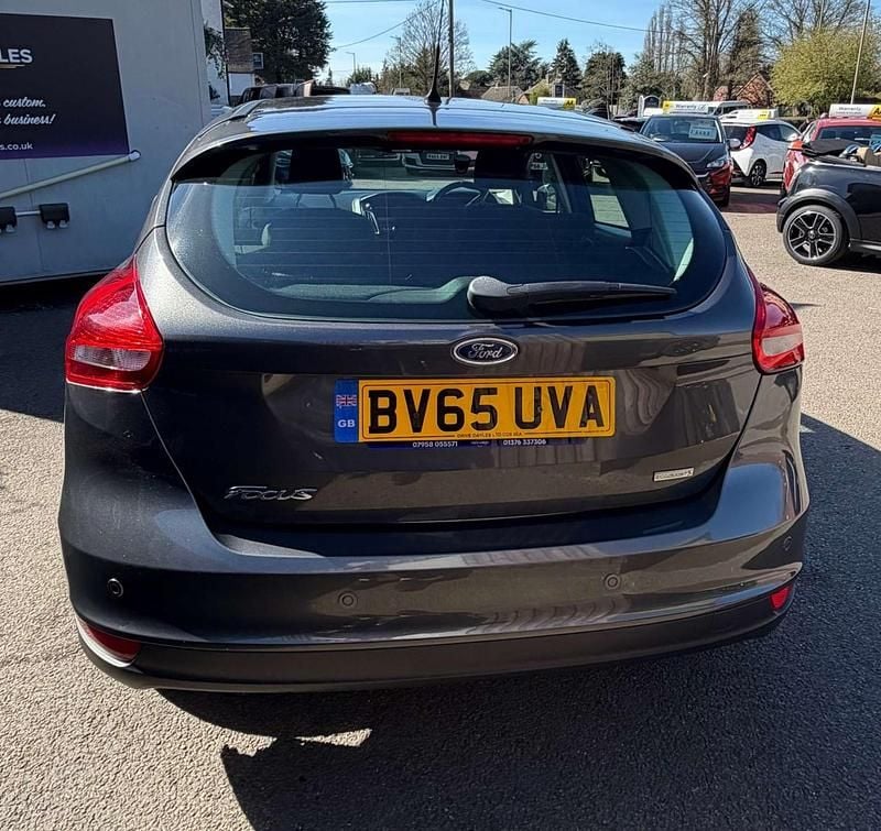 Used Ford Focus Titanium 125 HP (91 kW) 2015 Grey Hatchback