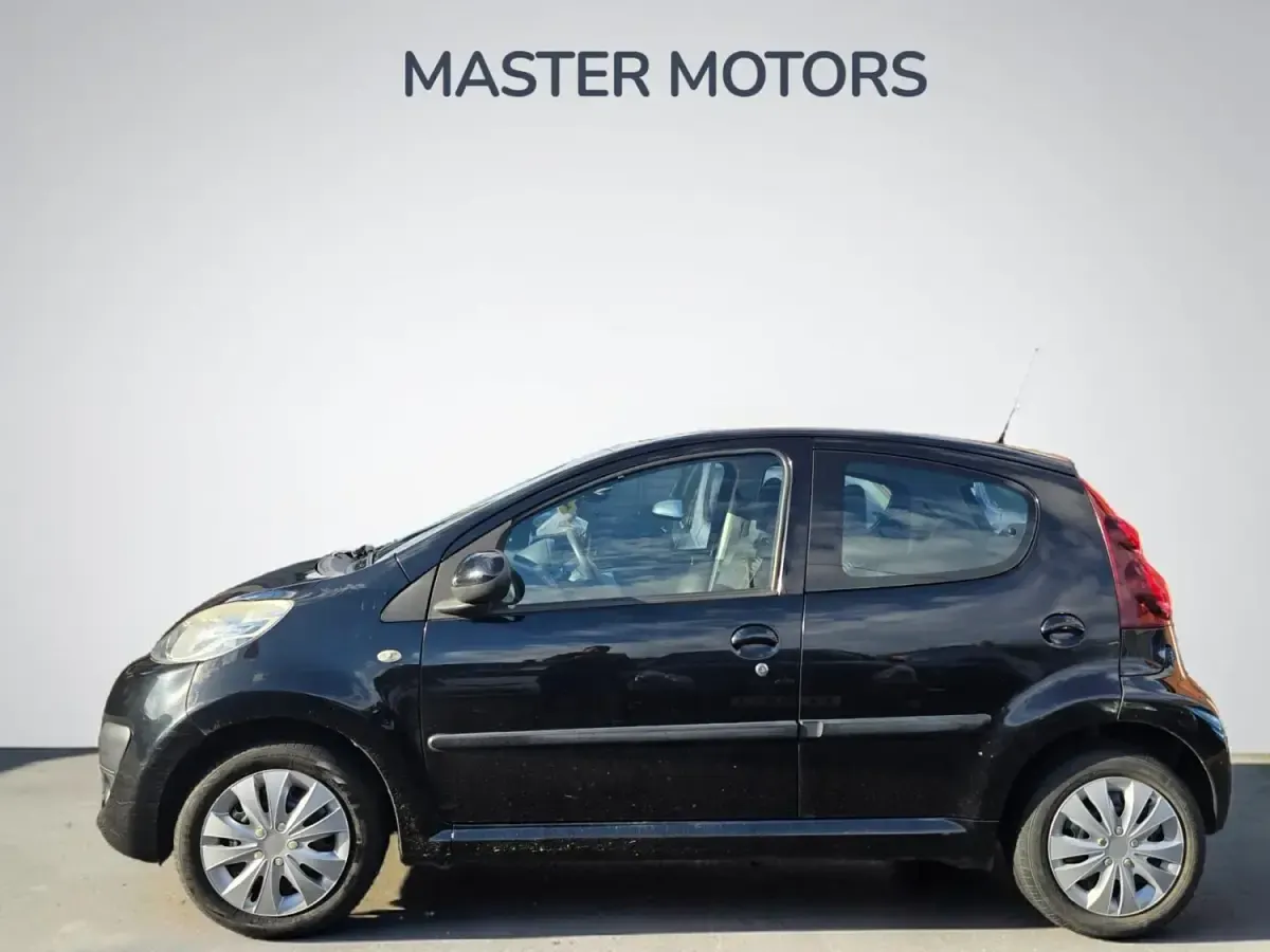 Begagnad Peugeot 107 Active 68 HK (50 kW) 2012 Svart Halvkombi