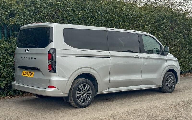 Used Ford Tourneo Titanium 136 HP (100 kW) 2025 MPV